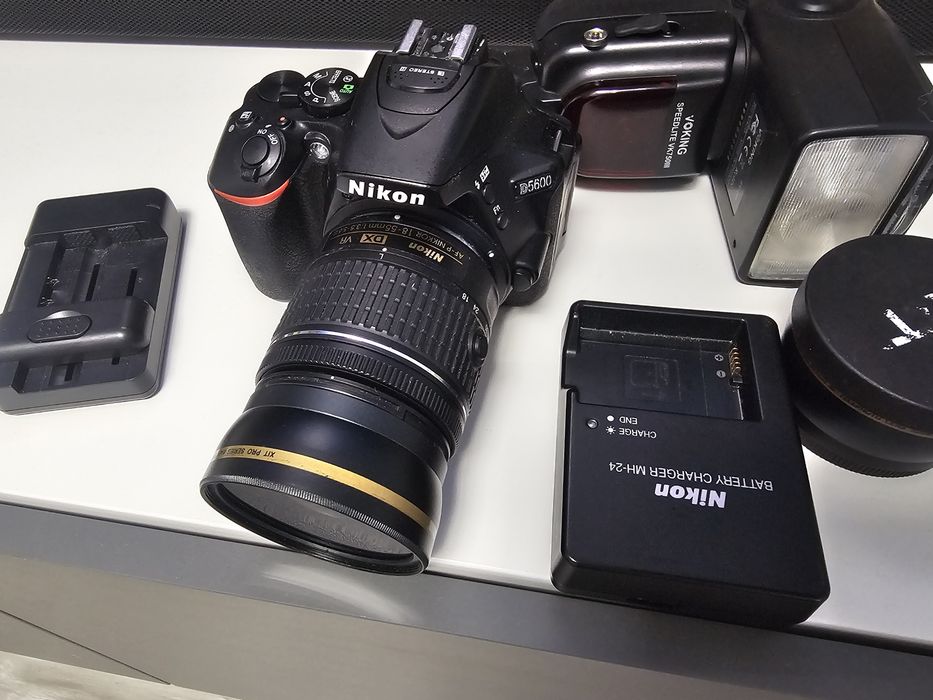 Nikon D5600 DSLR sau schimb cu obiectiv canon  70-200
