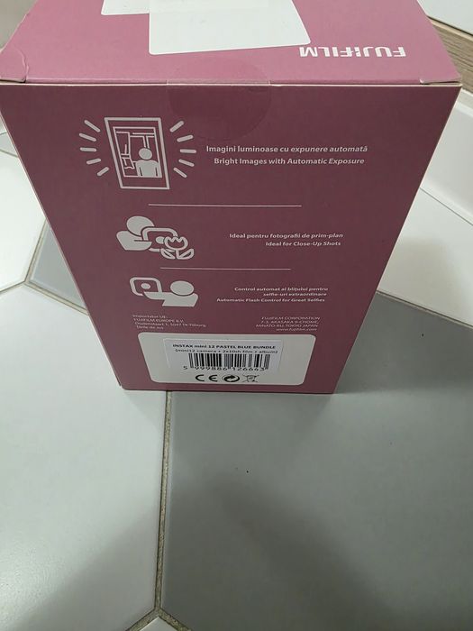 Vand aparat foto instant Fujifilm Instax mini 12, cu accesorii