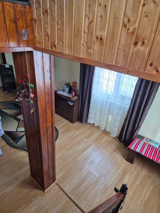 Vand casa intr-o zona linistita