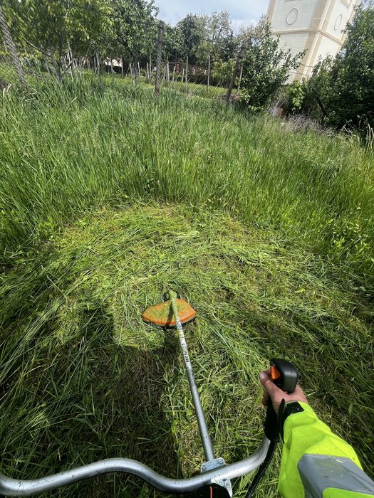 Cosit iarba / curatare teren cu motocoasa / ierbicidare