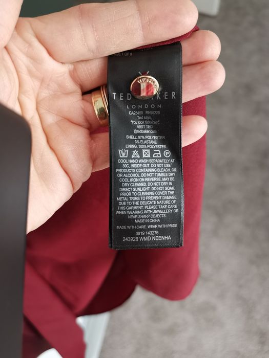 Rochie noua fără eticheta Ted Baker. Mărimea 1/36. Roșu burgund, satin