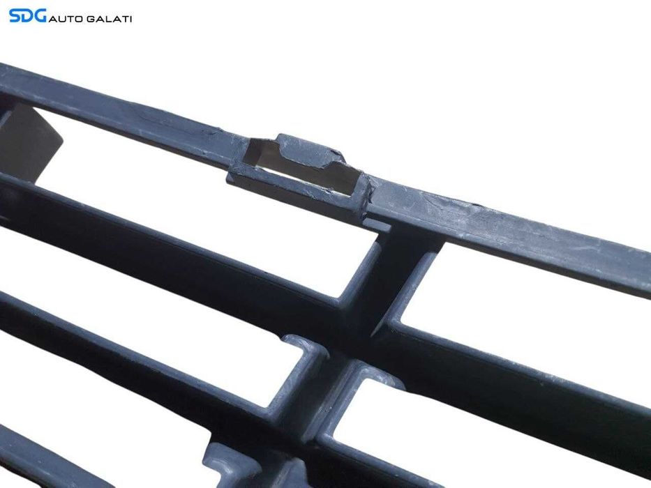 Grila Ornament Plastic Central Inferior din Bara Spoiler Fata Volvo V50 2004 - 2012 Cod 30657006 [N2180]