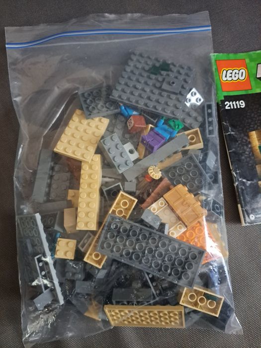 Vând joc Lego Minecraft cod 21119