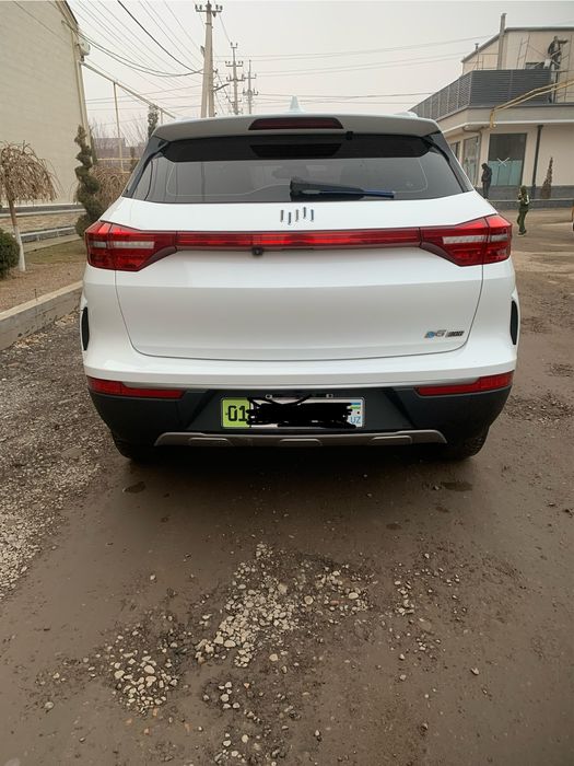 Moshina sotiladi. Ev tozza