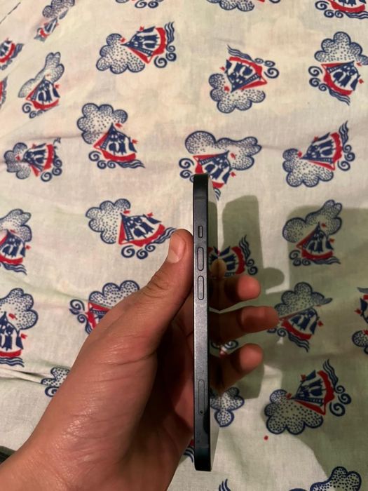 Айфон 13 сатылады