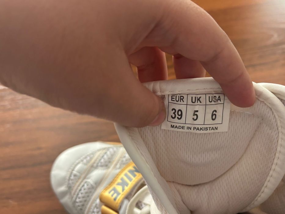 Продам вещи для бокса, боксёрки и перчатки.