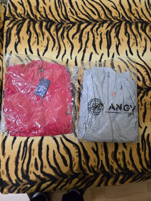 Дамски спортет камплект от  три части   горнище,долнище,потник  .