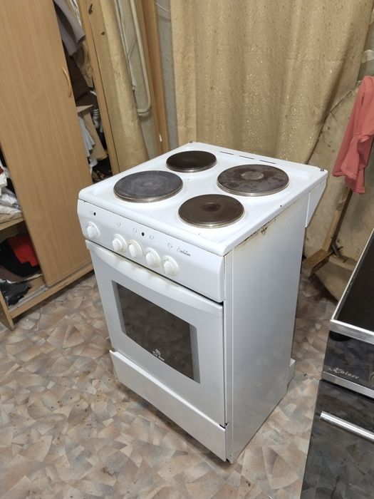 Продам электро плиту De luxe