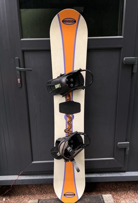 Vand schiuri si un snowboard!