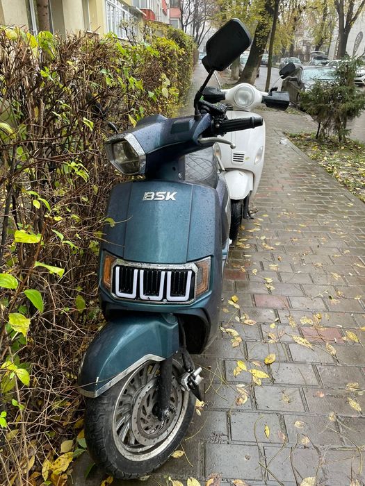 Scuter de inchiriat Rental Scooter