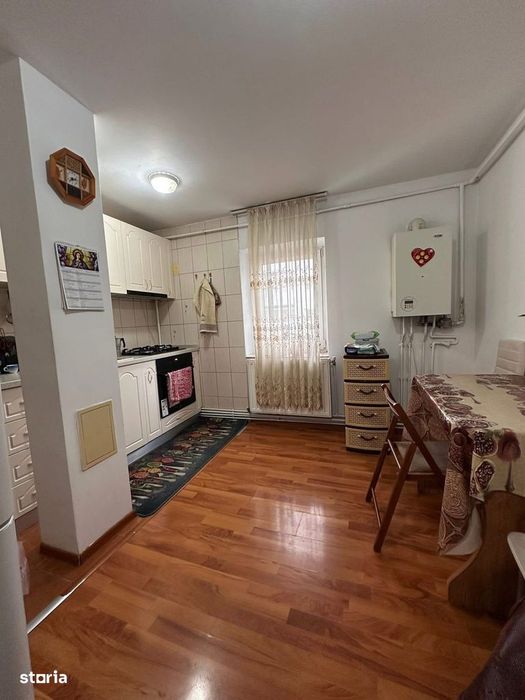 De vanzare apartament 3 camere, 3 balcoane, etj 1, 2 locuri de parcare