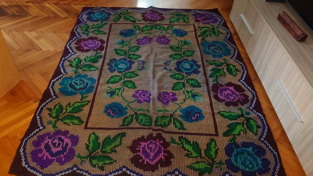 Vând cuvertura pt pat țesută manual la război