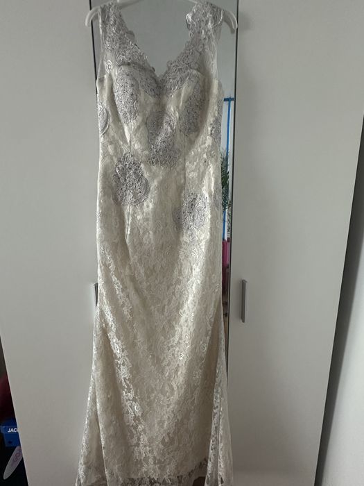 Vand rochie de mireasa