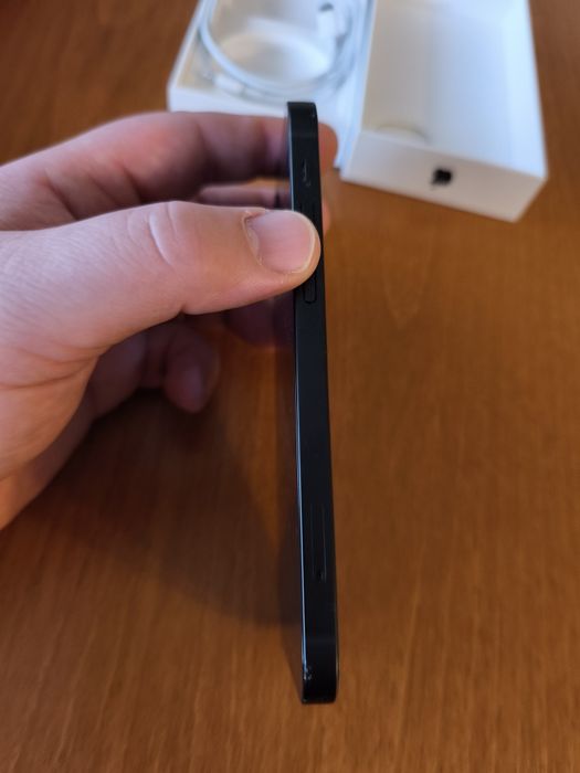 iPhone 12 Black 64 GB с калъфче