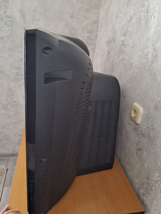 Телевизор LG в рабочем состоянии