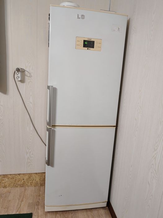 Подам холодильник LG