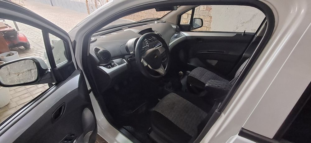 Spark rangi oq yili 2015