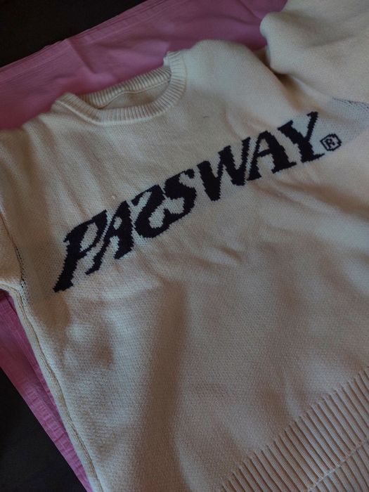 Бежевая толстовка