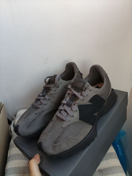 New Balance 327 sneakers culoare verde military cu negru mărimea 42.5 noi originali