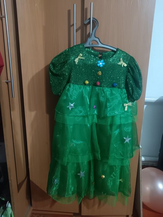 Продам платья на утренники