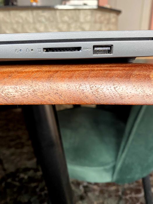 Лаптоп Lenovo IdeaPad Slim 3 15ABR8