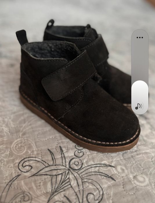 Ghetute copii imblanite, piele naturala,Zara,marimea 23