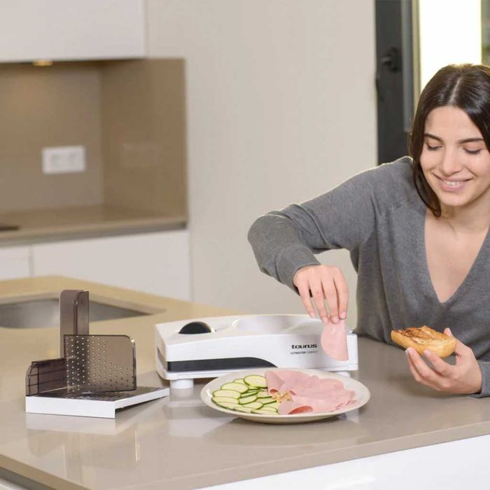 Електрическа резачка за хляб, месо и сирена