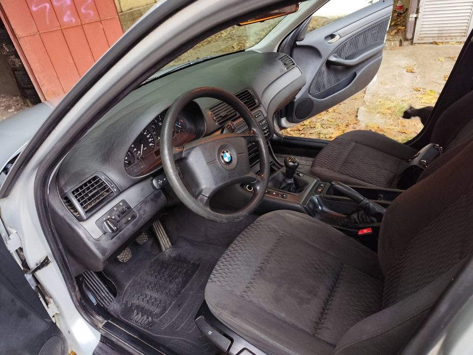 Продавам  BMW 318 И