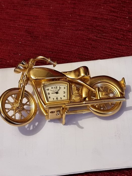 Motocicleta Harley Davidson in miniaturale cu ceas quartz