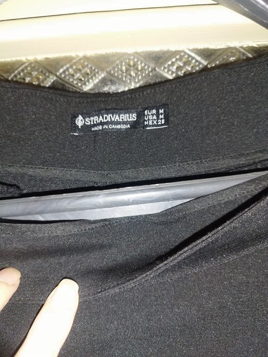 Пола панталон черна