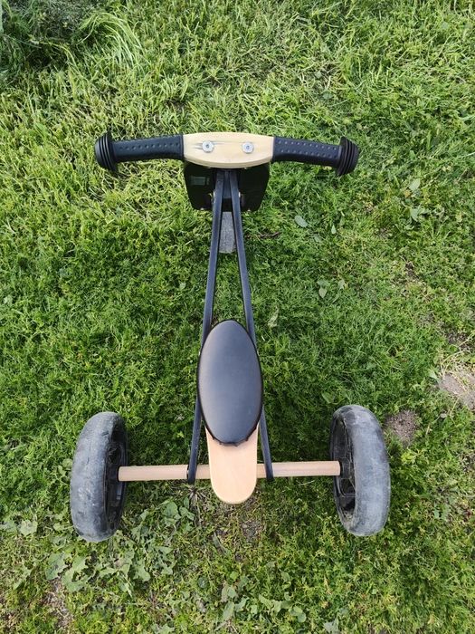 Дървена триколка