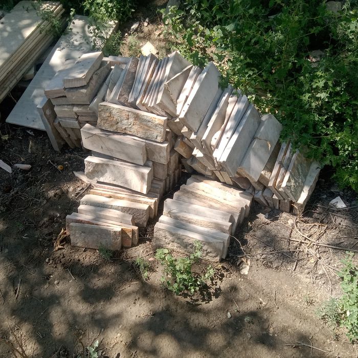 Gʻazgʻon marmar toshlari sotiladi. Narxi juda arzon. Kelishiladi