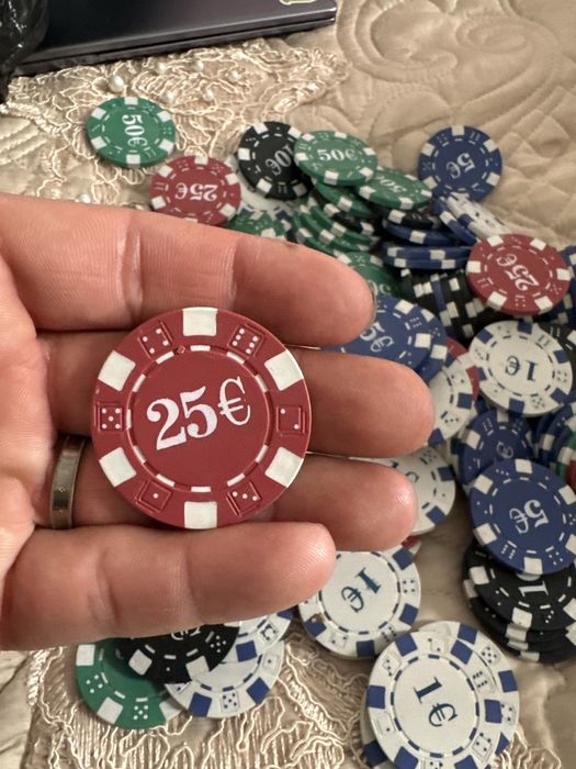 Фишкалар сатылады достарынмен ойнауга