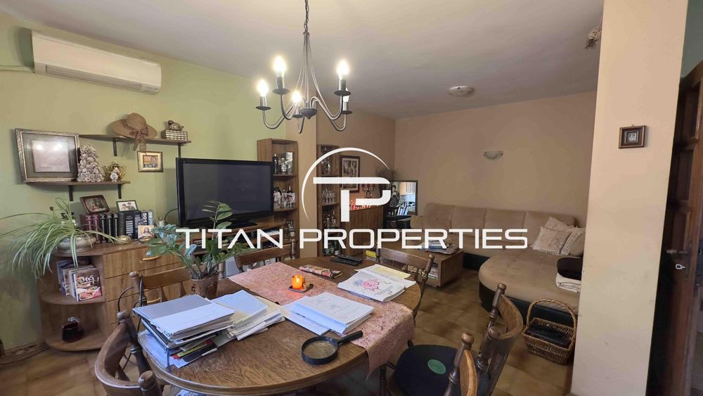 Дава се под наем Тристаен апартамент в Бургас, Възраждане - 100 кв.м за 612 € - Снимка #1