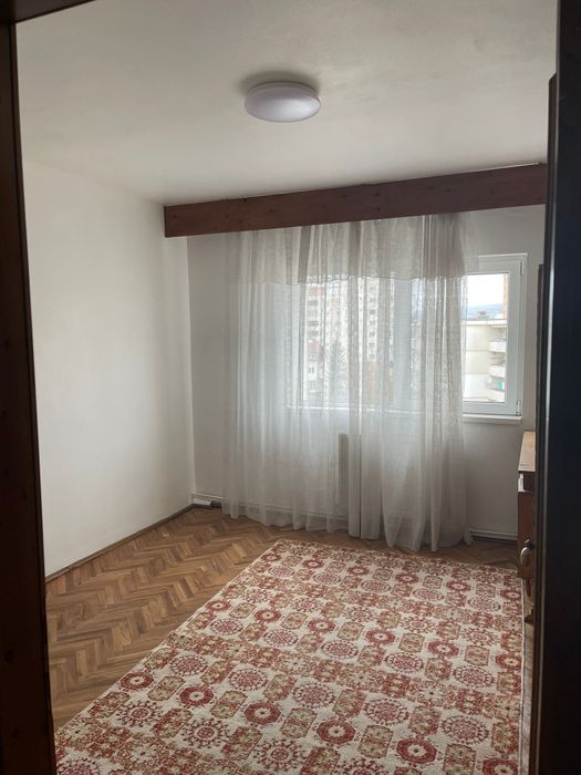 Apartament cu 4 camere de inchiriat