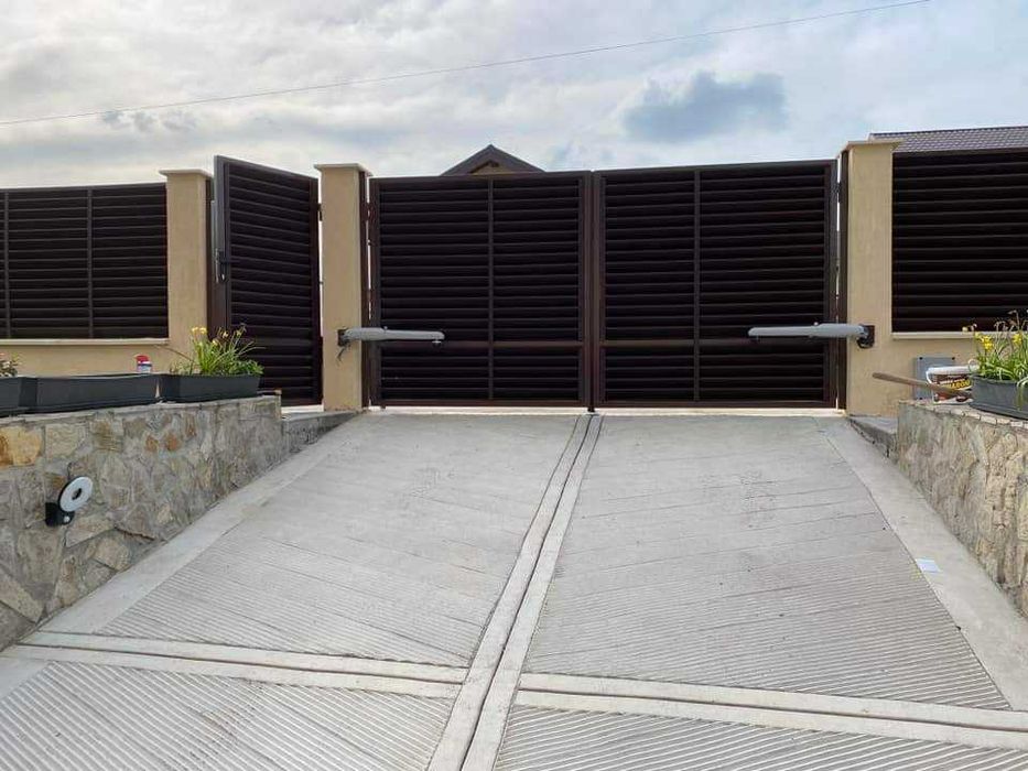 Garduri si porti din panou stil jaluzele, sipca metalica, plasa si BCA