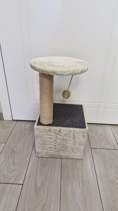 Играчка къща за котка. Кът за игра