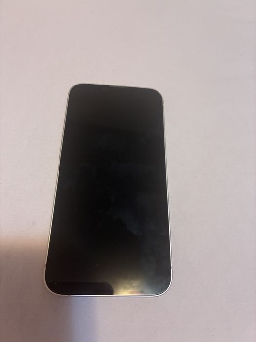 Iphone 13 utilizat Vând iPhone 13, telefon foarte bine întreținut, funcționează perfect și nu prezintă probleme.