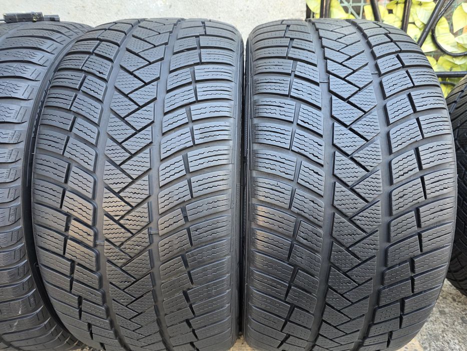 Vand  patru anvelope de iarna pirelli/ verdesrein  255 40 18 dot 2724