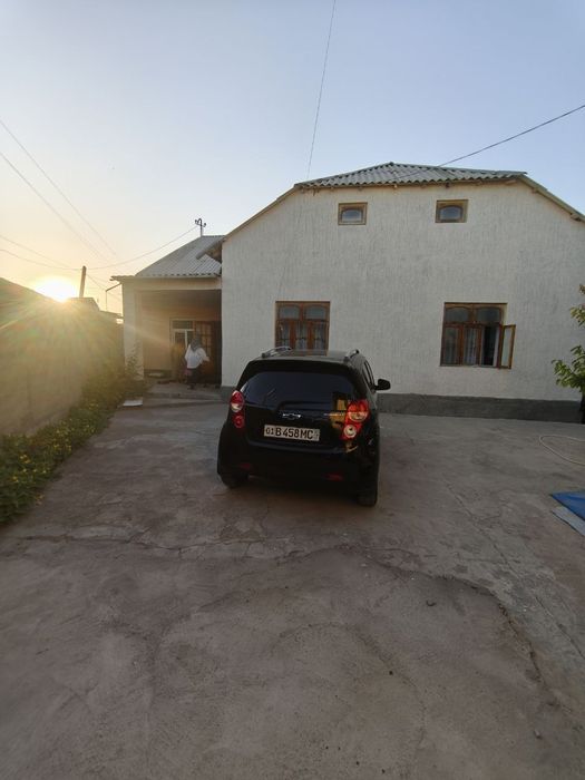 Продается дом в азадбаше 5.5 сотих 6 комнат возле дороги