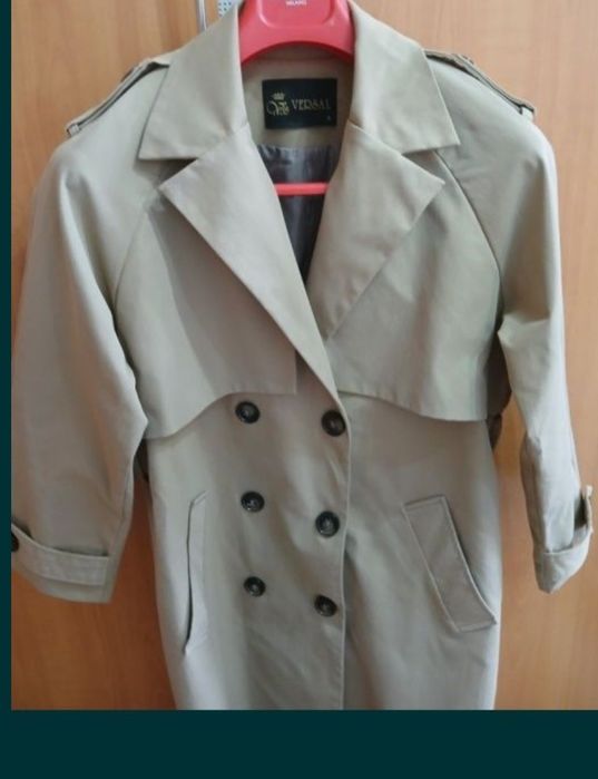 Продаю плащь для девушек и женщин