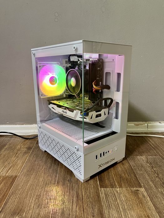 Игровой компьютер белый аквариум