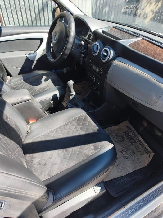 Продаю автомобиль Lada Largus