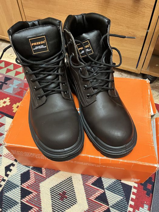 Продам спец ботинки