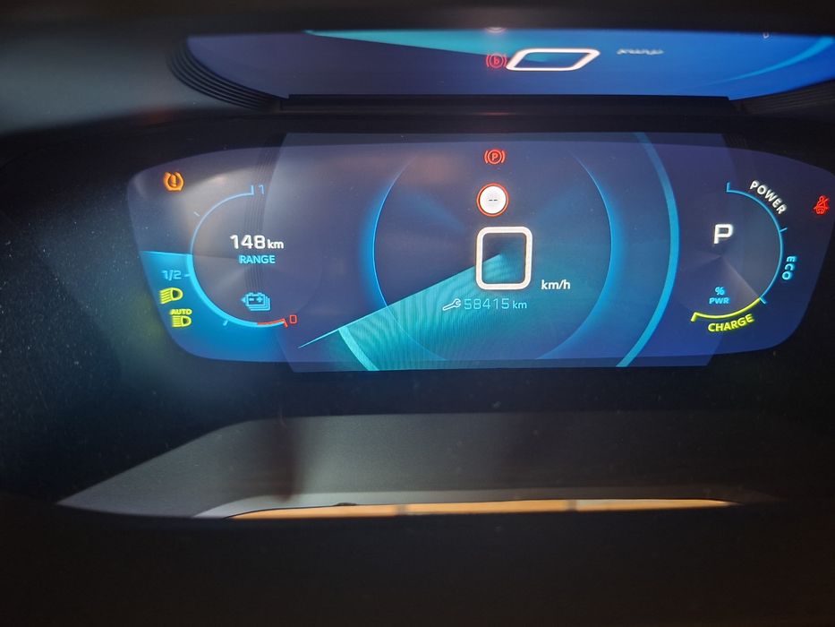 Peugeot e2008. Pejo e2008. Пежо е2008.