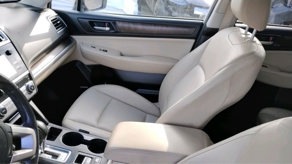 Subaru outback белого цвета