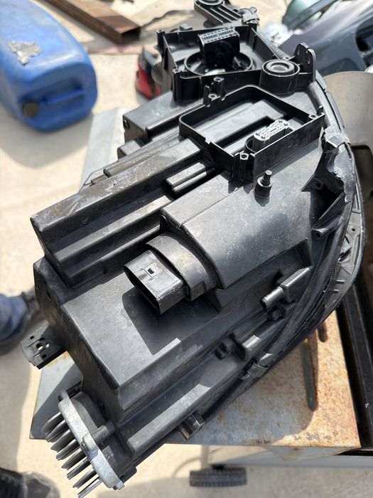 Ляв фар Aufi A4 B9