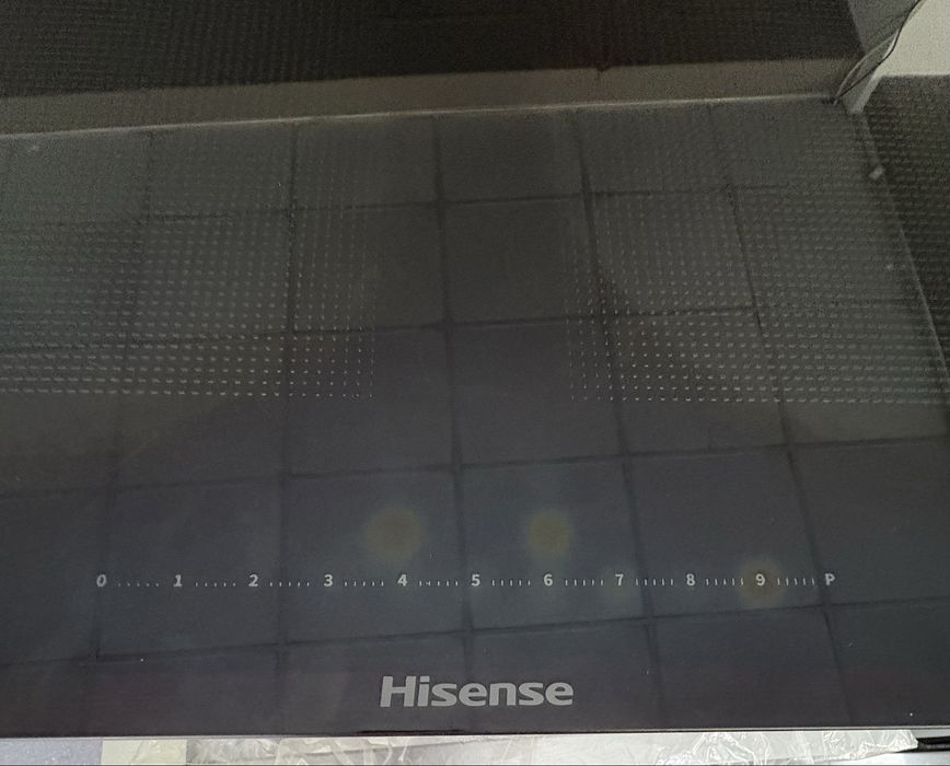Индукционен керамичен плот за вграждане Hisense