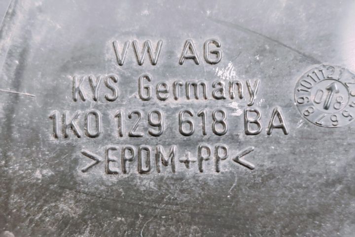 Tub admisie aer admisie aer 1K0129618BA Volkswagen VW Jetta a 5-a gen