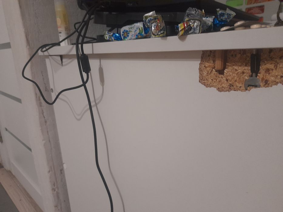 Прлдам письменный стол